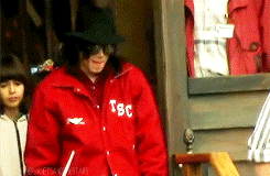 GIF su Michael Jackson. - Pagina 10 Tumblr_nj7ou5jBfg1r37ly3o4_250