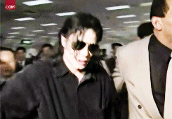 GIF su Michael Jackson. - Pagina 10 Tumblr_nh9es4pYO71ted8t2o1_250