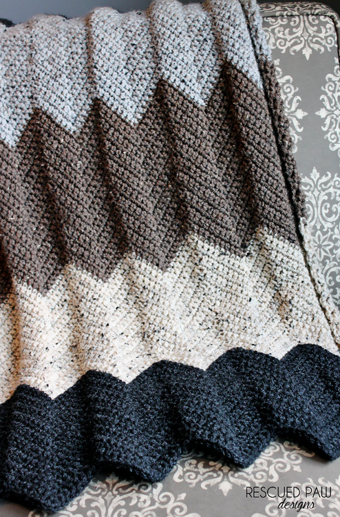 Neutral Chevron Blanket Pattern :: Easy Crochet