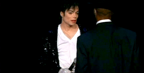 GIF su Michael Jackson. - Pagina 10 Tumblr_lgw5i1tZ231qdp0wko1_500