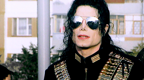 GIF su Michael Jackson. - Pagina 11 Tumblr_lu992infui1qbw910o1_500
