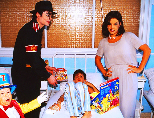 Foto di Michael e i bambini - Pagina 21 Tumblr_lyq6wuCObn1qe3hpho1_500