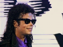 GIF su Michael Jackson. - Pagina 10 Tumblr_m8ykmibSnC1qauweoo3_250