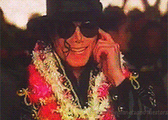 GIF su Michael Jackson. - Pagina 10 Tumblr_matty1HlLK1r37ly3o1_250