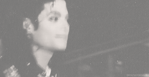 GIF su Michael Jackson. - Pagina 11 Tumblr_mc99dlpGOz1qiaevfo1_500